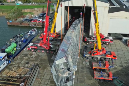 50m Custom Explorer - Hull Turn