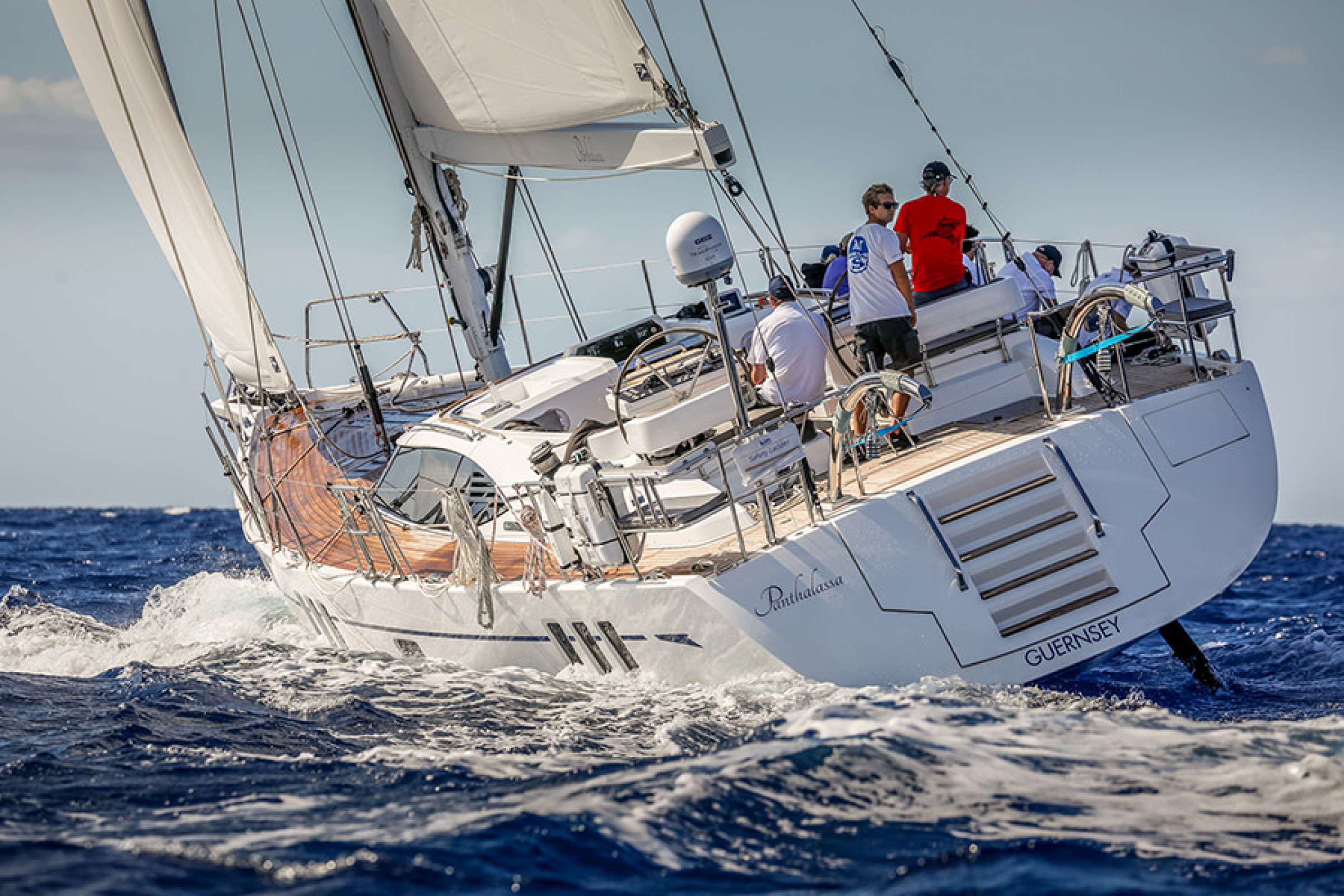 2019 Oyster 565 wins Bluewater Cruising Award at teh British Yachting Awards
